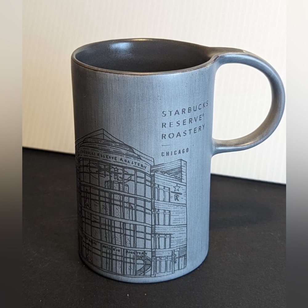 Starbucks Reserve Roastery Chicago Mug in Gray/Black